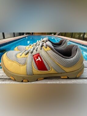 TRUE Linkswear Gray and Yellow Spikeless Golf Shoes Women’s 5.5